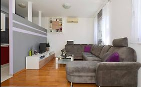 Apartment Charlie